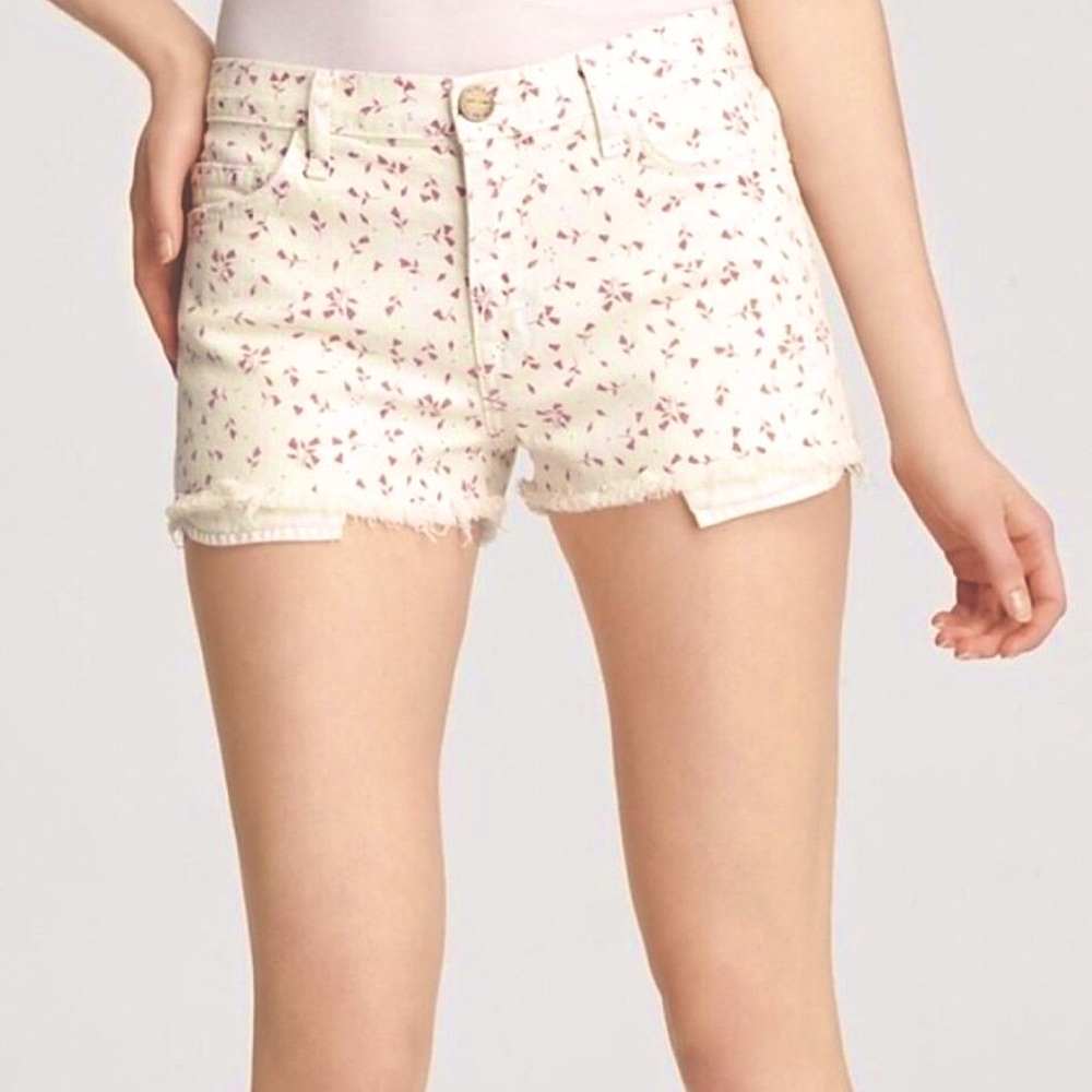 Current Elliot boyfriend shorts cream size 24